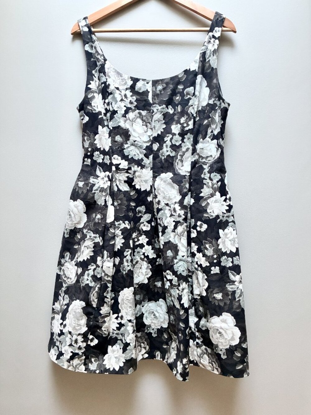 Gap Monochrome Fit and Flare Floral Dress